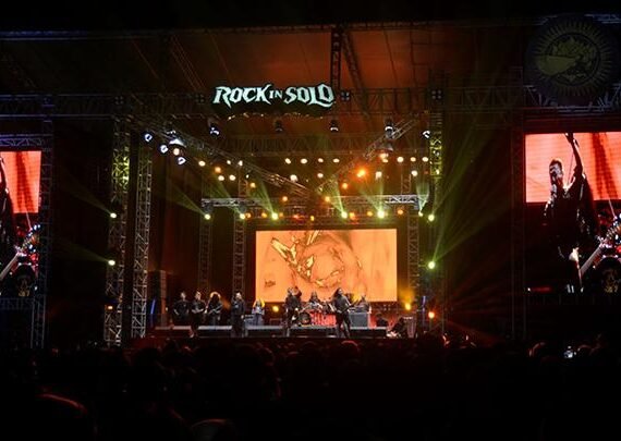 Mayhem Pimpin Ritual Black Metal di Rock In Solo 2025, Ribuan Metalhead Bersatu