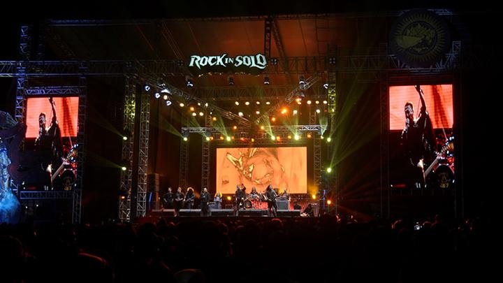 Mayhem Pimpin Ritual Black Metal di Rock In Solo 2025, Ribuan Metalhead Bersatu