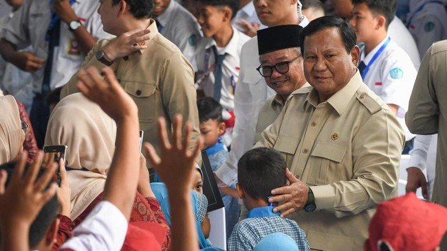 Hentikan Tradisi Lama! Prabowo Tegas Minta Siswa Tak Perlu Lagi Berjejer di Jalan Sambut Presiden