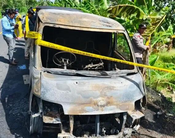Miliaran Terpanggang! Mobil Pengangkut Uang Bank BNI Terbakar di Polewali Mandar — Rp 4,6 Miliar Ludes dalam Sekejap