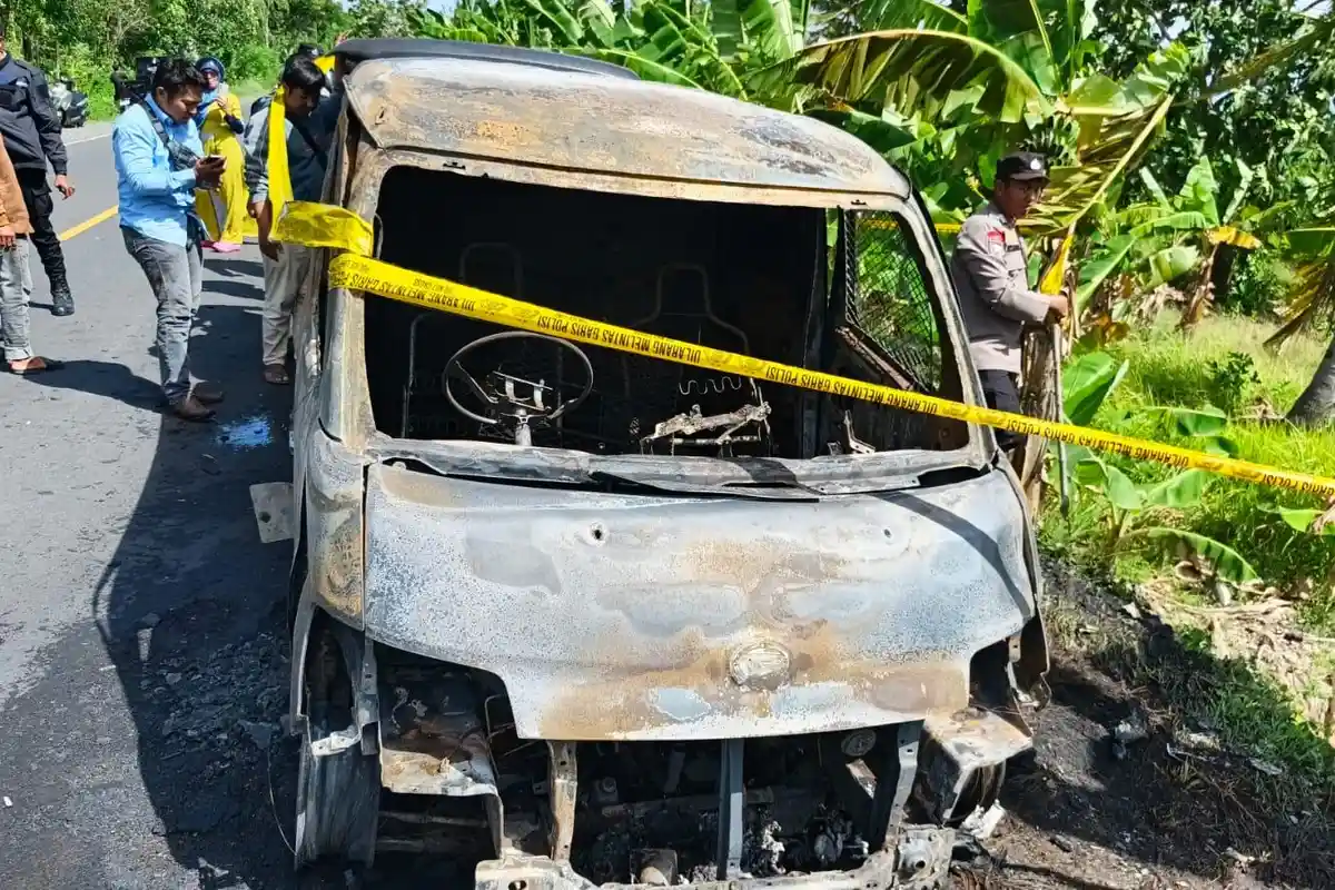Miliaran Terpanggang! Mobil Pengangkut Uang Bank BNI Terbakar di Polewali Mandar, Rp 4,6 Miliar Ludes dalam Sekejap