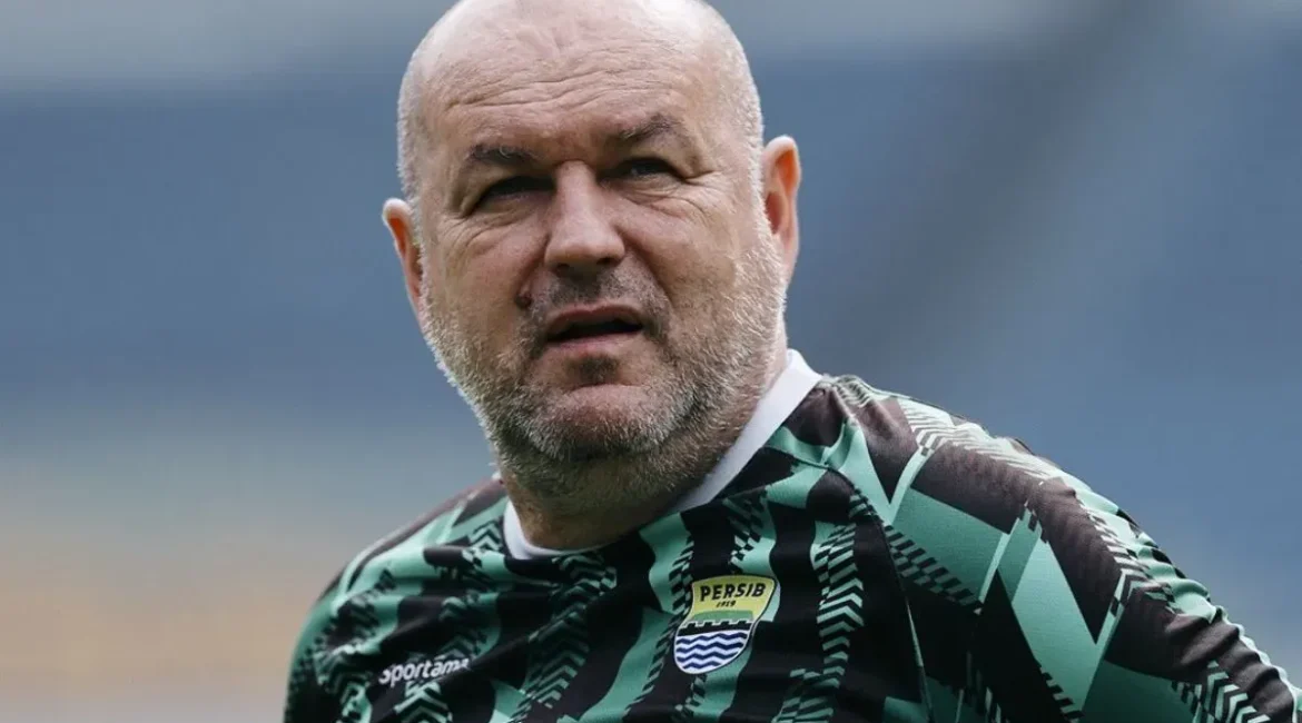 pelatih-persib-bandung-bojan-hodak