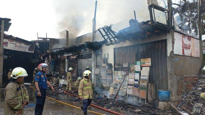 350 Los Buah Ludes Dilalap Api di Pasar Induk Kramat Jati: Pemprov DKI Bentuk Tim Investigasi Penyebab Kebakaran