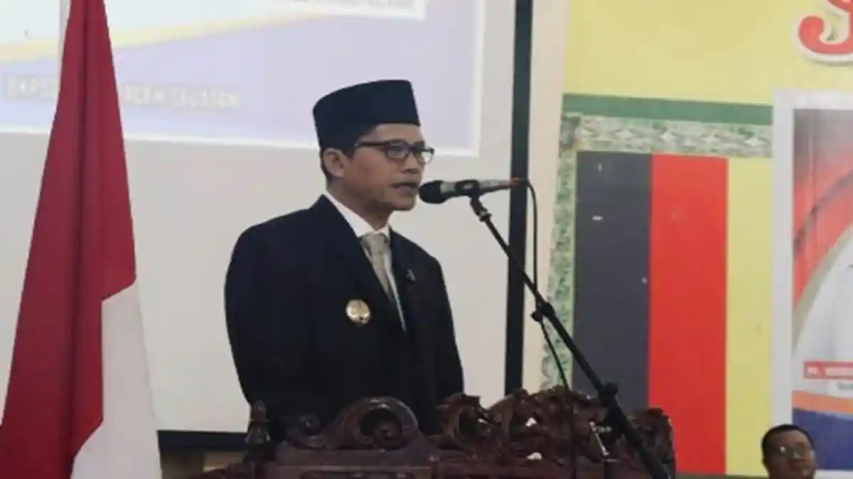 Umrah di Saat Warga Terpuruk: Bupati Aceh Selatan Dicopot Karena Tinggalkan Bencana