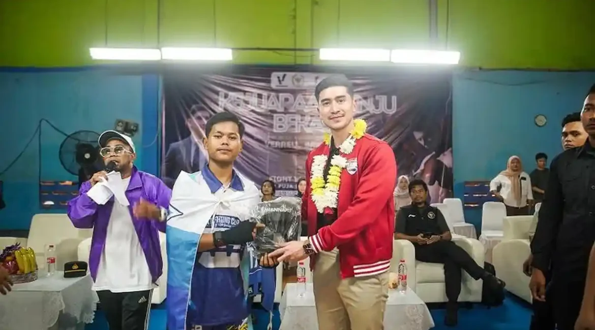 Verrell-Bramasta-buka-kejuaran-tinju