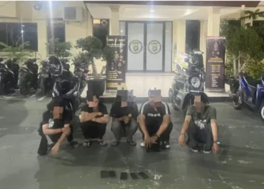 Keasikan 'Nge-Fly' Sambil Nongkrong, Pemuda di Jaktim Kaget Tiba-Tiba Diciduk Polisi