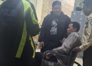 Viral dan Mengerikan! Sopir Mobil di Bekasi Nekat Lawan Arah, Tabrak hingga Seret Motor Korban di Jalanan