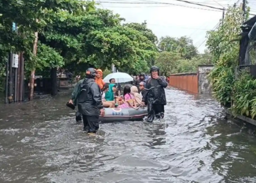 Bali Dilanda Banjir Besar: Air Setinggi 1 Meter, Turis Dievakuasi Kano & Boat