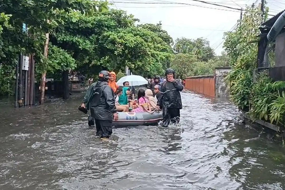 Bali Dilanda Banjir Besar: Air Setinggi 1 Meter, Turis Dievakuasi Kano & Boat
