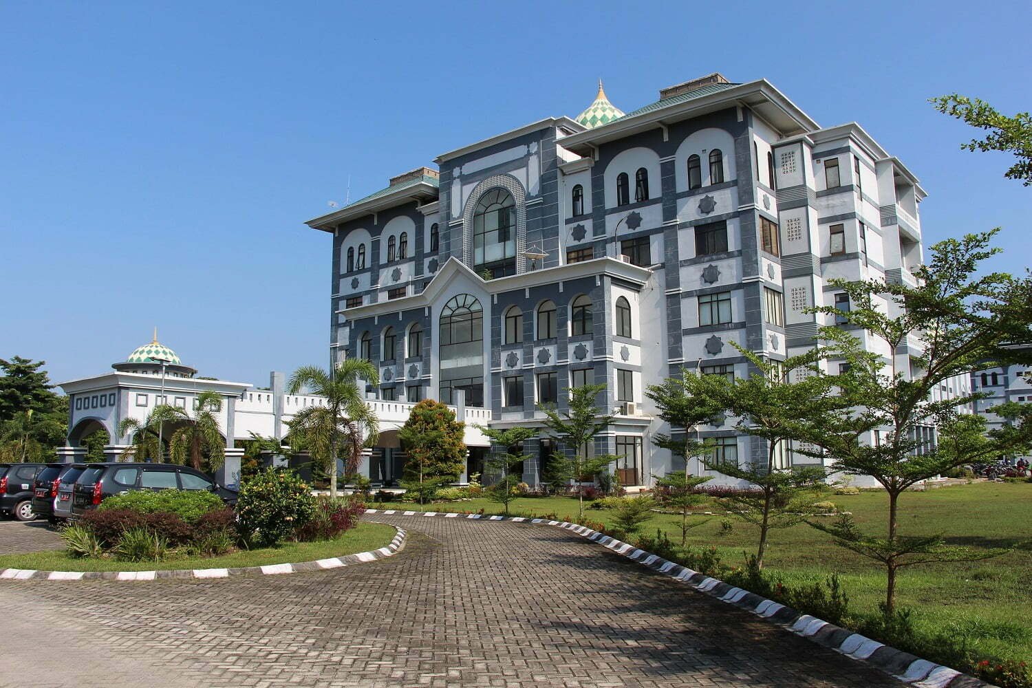 Mahasiswi UIN Suska Riau Dibacok Teman Sekampus Jelang Sidang Skripsi, Rektor Serahkan Kasus ke Polisi