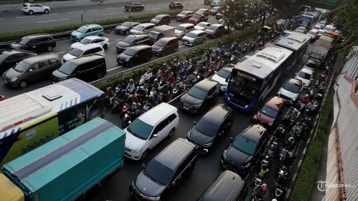 Jelang Buka Puasa, 11 Bus Transjakarta Terjebak Macet Parah di Gatot Subroto Jakarta