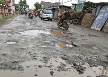 Gebrakan Jatim Cepat: Gubernur Janji Perbaikan Jalan Rusak Beres dalam 1x24 Jam!