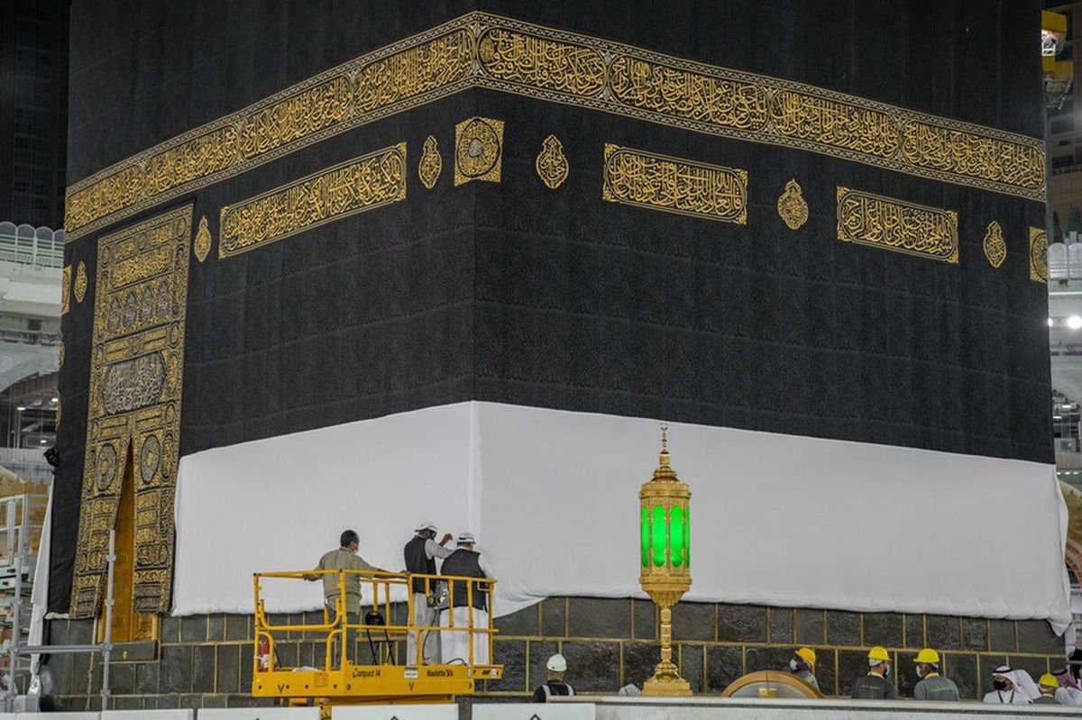 Skandal Berlanjut: Dokumen Epstein Ungkap Tiga Potong Kain Kiswah Ka’bah Dikirim ke Kediaman Sang Predator Seks