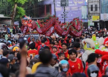 Ramadan & Budaya Bersatu: Ribuan Warga Bekasi Serbu Pawai Cap Go Meh Sambil Ngabuburit