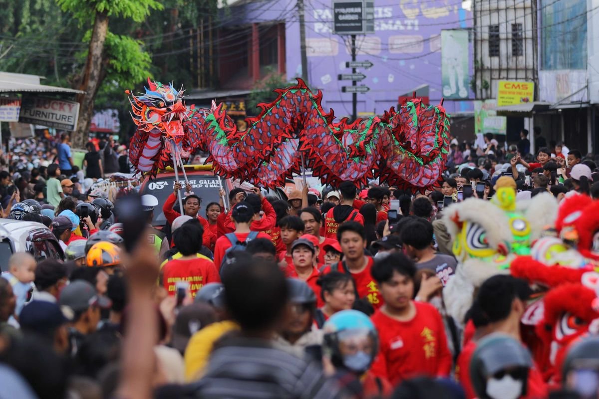 Ramadan & Budaya Bersatu: Ribuan Warga Bekasi Serbu Pawai Cap Go Meh Sambil Ngabuburit