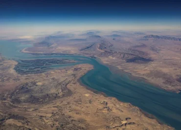 Gawat! Harga Minyak Dunia Melejit 8% Gegara Serangan AS-Israel ke Iran, Selat Hormuz Terancam Lumpuh Total