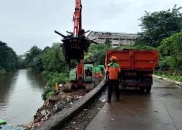 TPS Liar di Tepi Kali Tanah Kusir Resmi Ditutup, Pemprov DKI Perketat Pengawasan Sampah