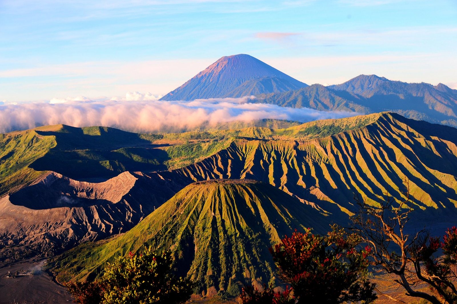 Ledakan Wisata Lebaran 2026: Puluhan Ribu Turis Padati Gunung Bromo, Kuota Harian Sampai Ditambah
