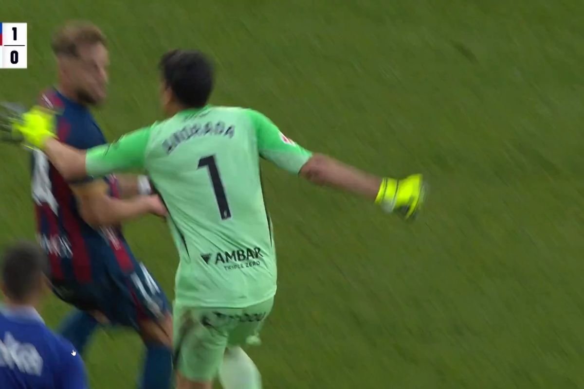 Tinju Lawan di Injury Time, Kiper Zaragoza Terancam Sanksi Berat hingga 12 Pertandingan