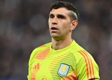 Emiliano Martinez Kembali Buktikan Kelas Dunia, Aksi “Dibu” Disebut Bikin Lawan Frustrasi