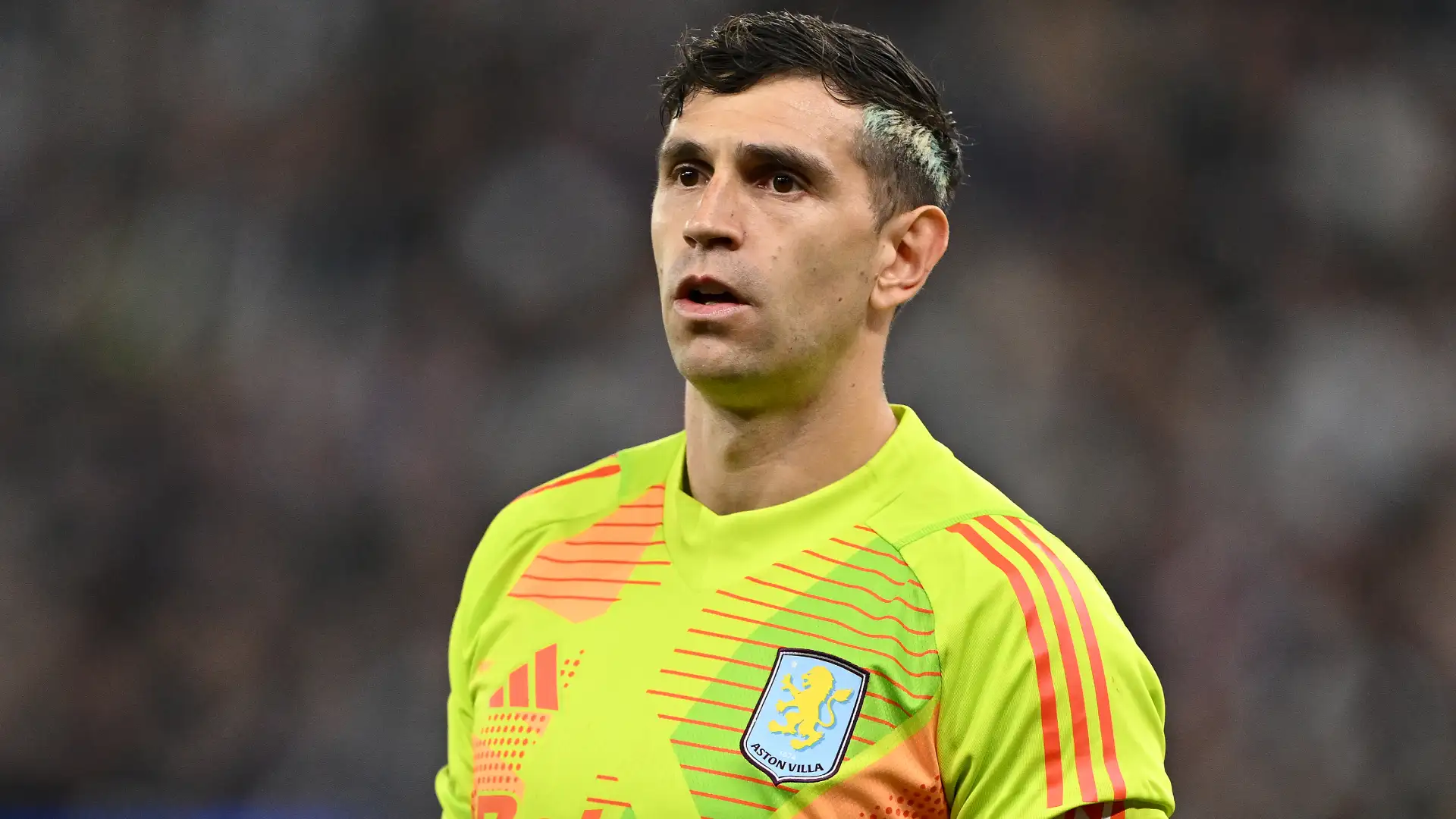 Emiliano Martinez Kembali Buktikan Kelas Dunia, Aksi “Dibu” Disebut Bikin Lawan Frustrasi