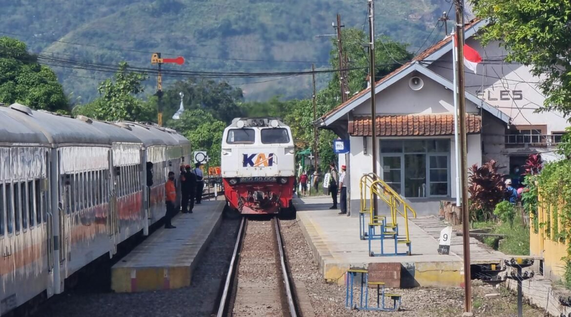 Stasiun-Kereta-Api-KA