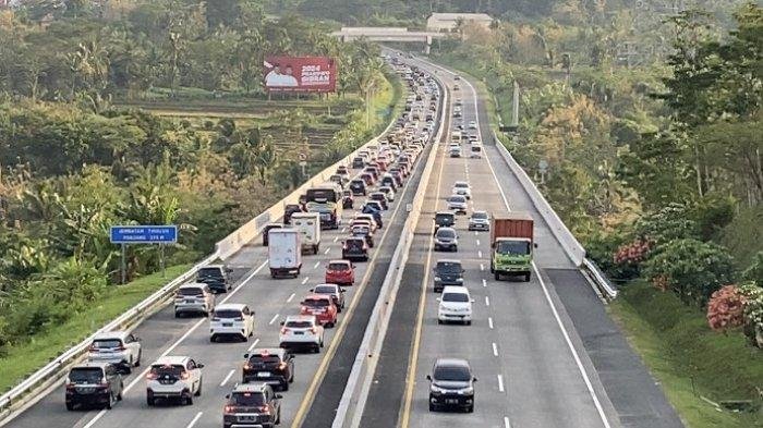 Arus Libur Panjang Membludak, Puluhan Ribu Kendaraan Padati Jalur Puncak Bogor