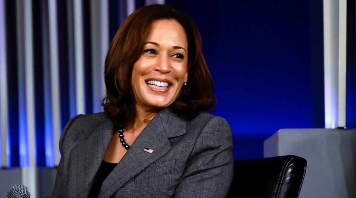 kamalaharris-ca-110622-ap22310737309636_11072022