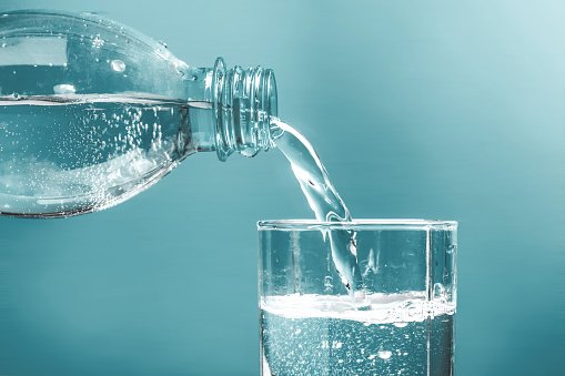 Rutin Minum Air Putih Ternyata Bisa Bantu Kendalikan Tekanan Darah, Ini Penjelasan Ahli