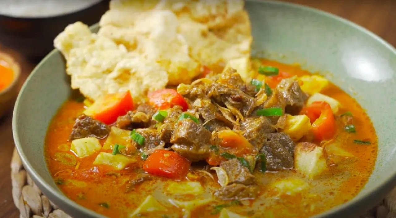 Ingin Soto Betawi Lebih Sehat? Coba Resep Kuah Gurih Tanpa Santan yang Tetap Kaya Rempah