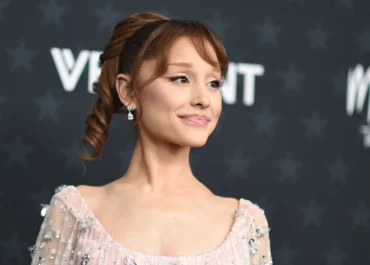 Ariana Grande Kembali Jadi Ratu Billboard, Album petal Cetak Sejarah Baru