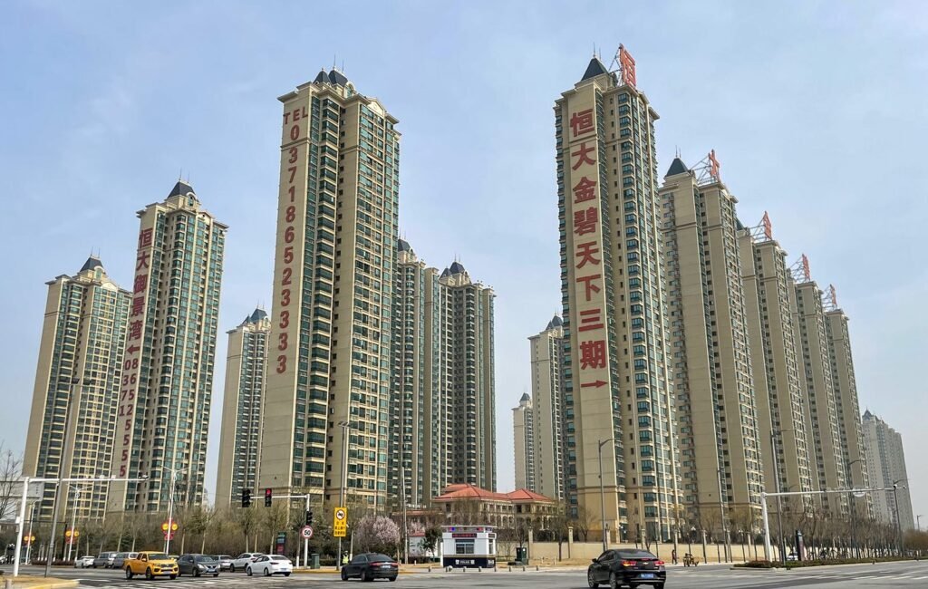 Evergrande-Residential-Buildings-Yuanyang-Windmemories-CC-BY-SA-4.0-1024x683