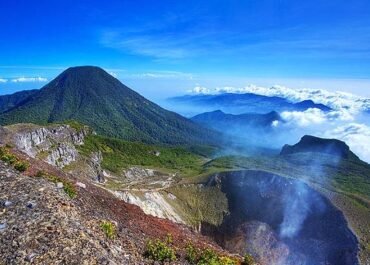 Pendakian Gunung Gede Resmi Dihentikan! Seluruh Jalur Ditutup, Pendaki Diminta Tunda Perjalanan