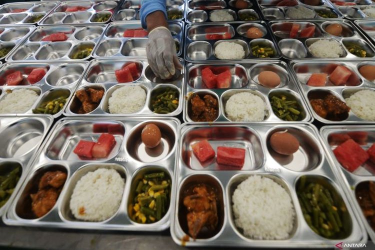 707 Siswa dan Guru Diduga Keracunan MBG di Semarang, Menu Makanan Kini Jadi Fokus Investigasi