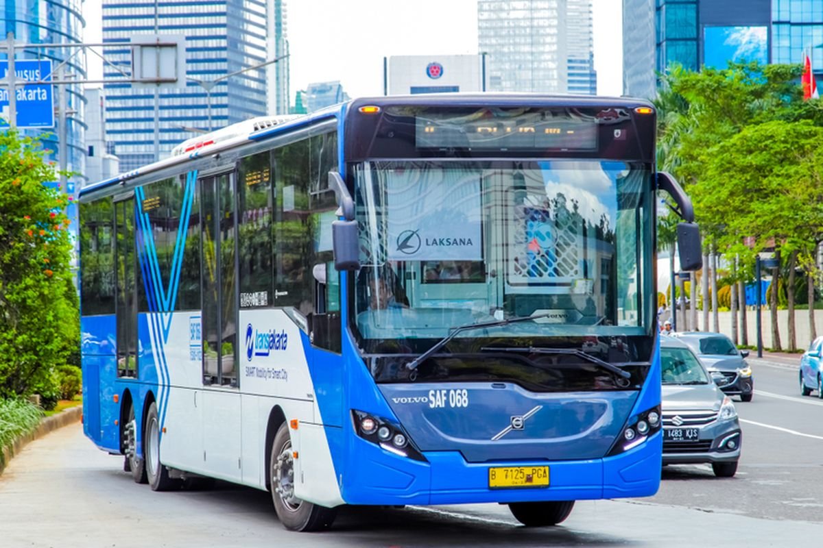 Penumpang TransJakarta Berjatuhan Gara-gara Rem Mendadak, Ini Penjelasan TransJakarta