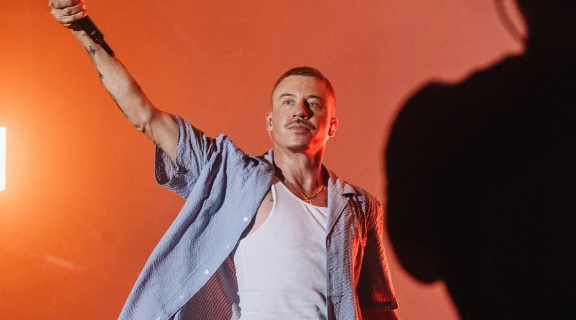 joven-canto-con-macklemore-fue-presa