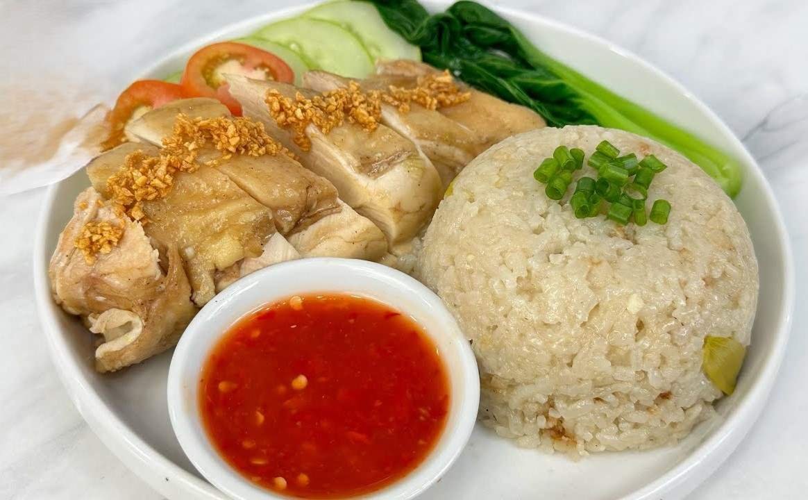 Tak Perlu Masak Ribet, Begini Cara Bikin Nasi Hainan Gurih dan Pulen Cuma Pakai Rice Cooker