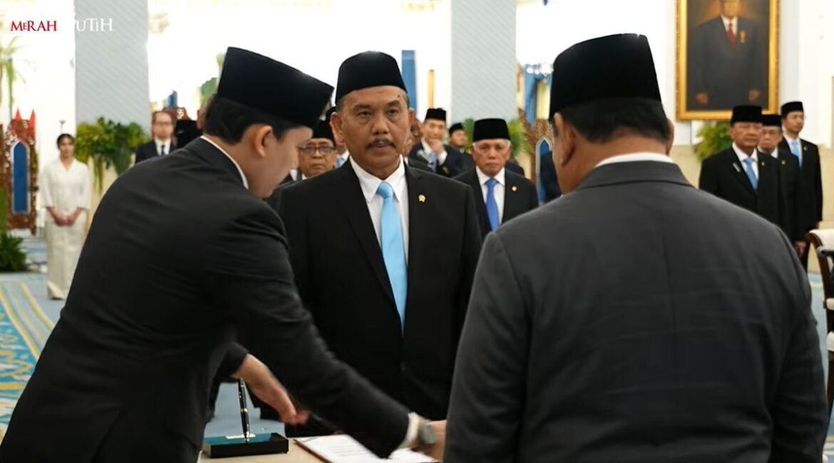 prabowo_lantik_syahganda_nainggolan_sebagai_kepala_bakom-PVCc_large